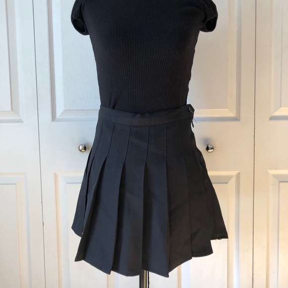 Black Tennis skirt (with undershorts) - Picture 4 of 5